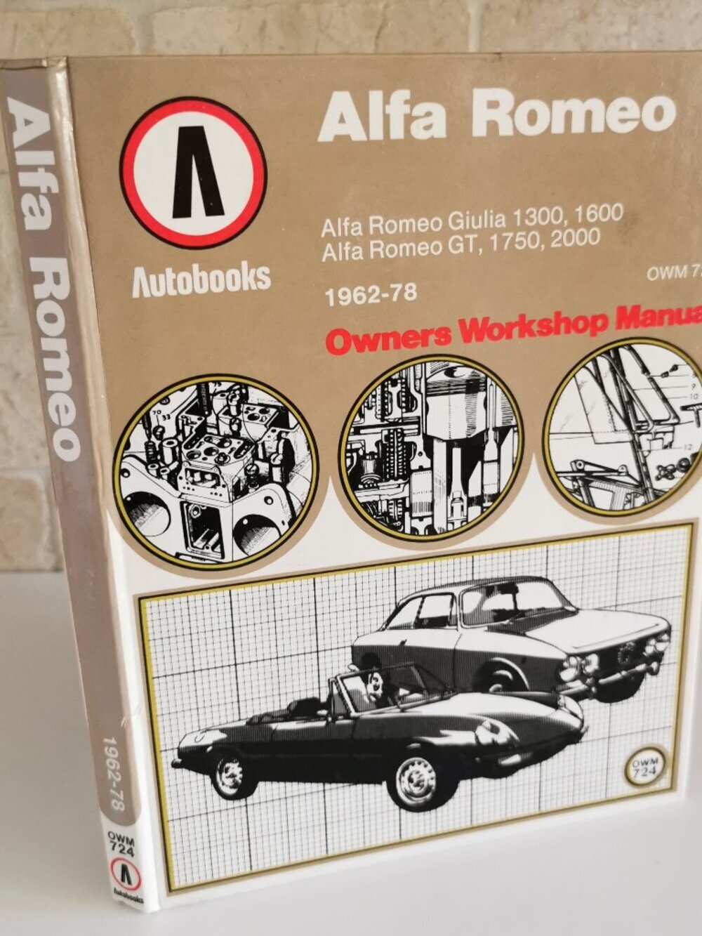 Alfa Romeo 1962-78 Owners Workshop Manual Book Hardcover Giulia Autobooks OWM724